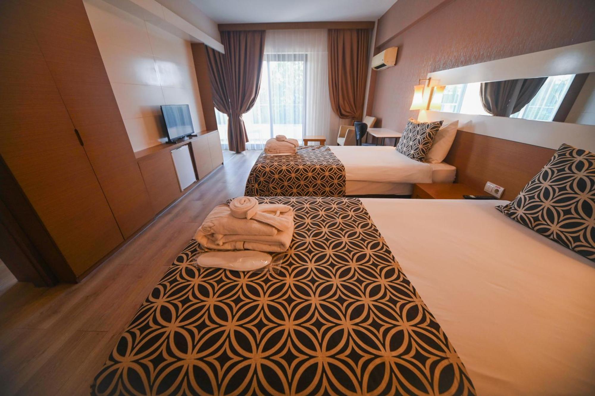 פמוקלה Tripolis Hotel מראה חיצוני תמונה